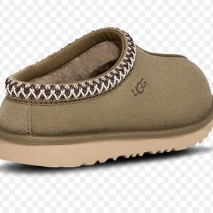 Tasman UGG Olive Green With Tan Soles